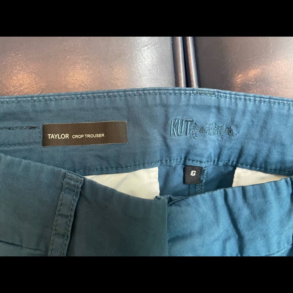 Like New 👖 - Picture 4 of 4